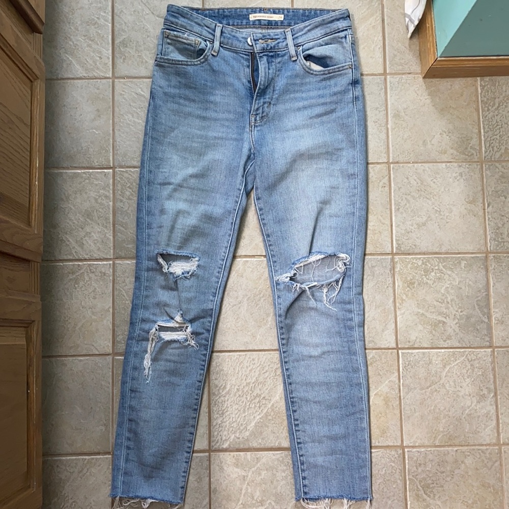 Levi’s high rise skinny jeans, size 26 regular. W26 L30